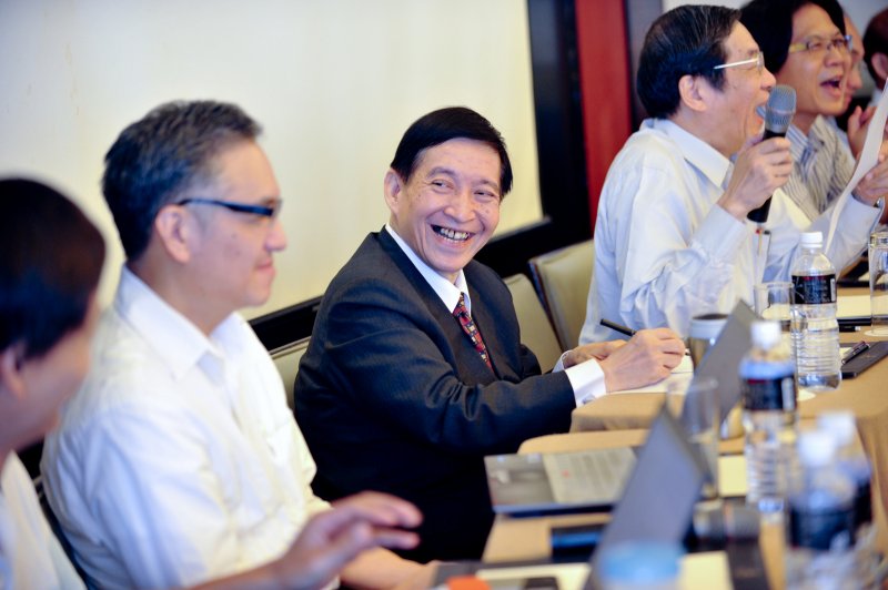 何校長會議討論