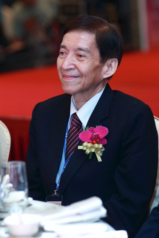 何校長