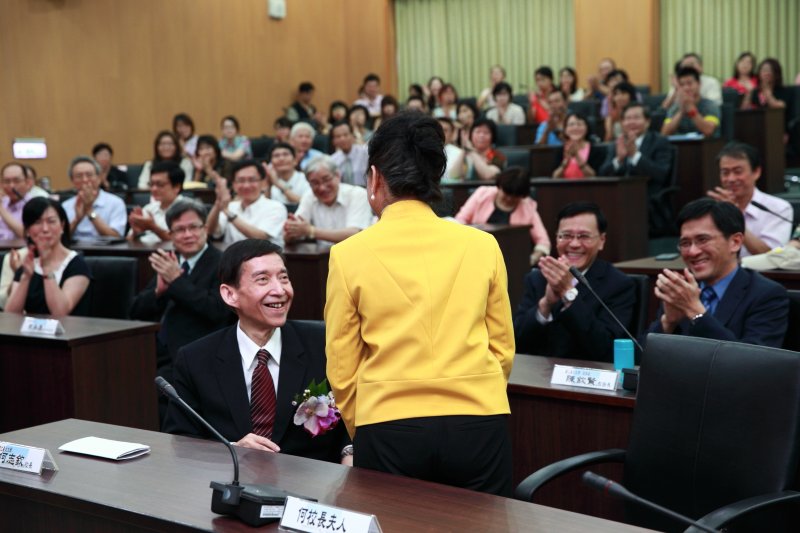 何校長與何校長夫人