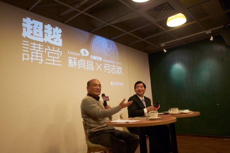蘇貞昌與何校長合照